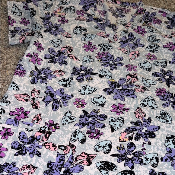 Vibrant Floral stretch Scrub Top - Picture 3 of 4